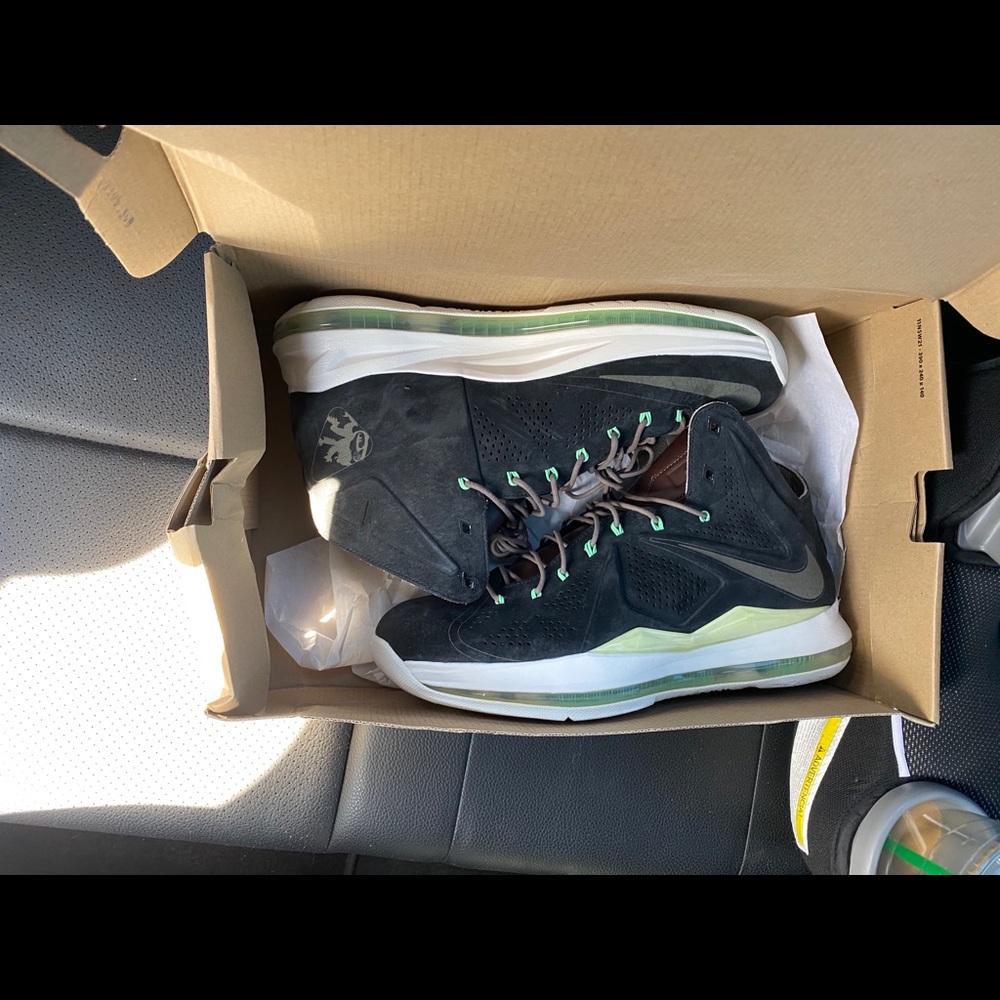 Men’s Lebron X EXT size 10.5. Black/mint